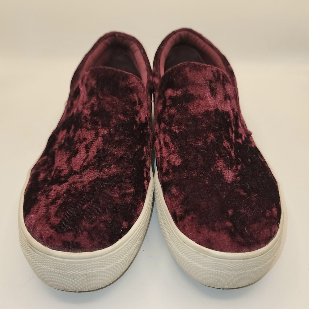 Steve Madden Velvet Slip On Size 8.5